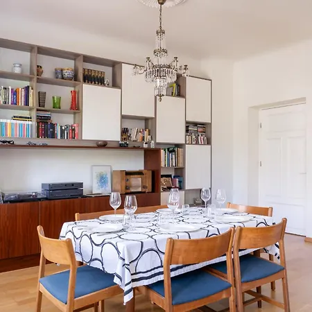 Elegant And Spacious Apartment Riga